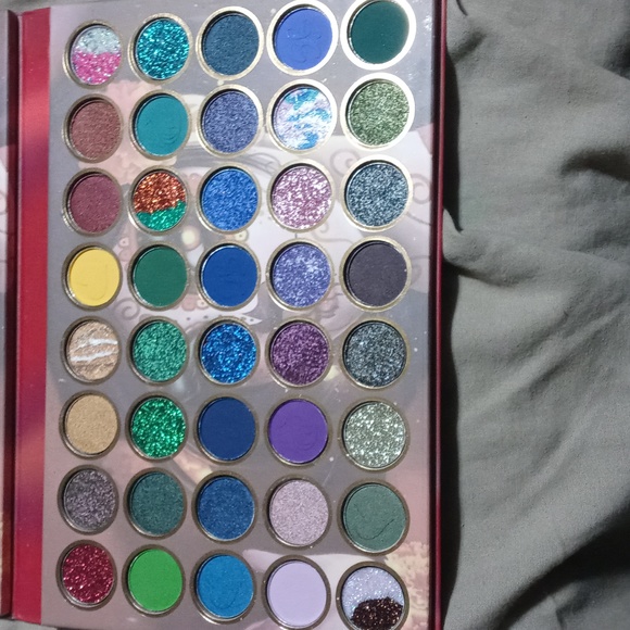 Bnwt simply Bella bikini eyeshadow palette - Picture 3 of 5